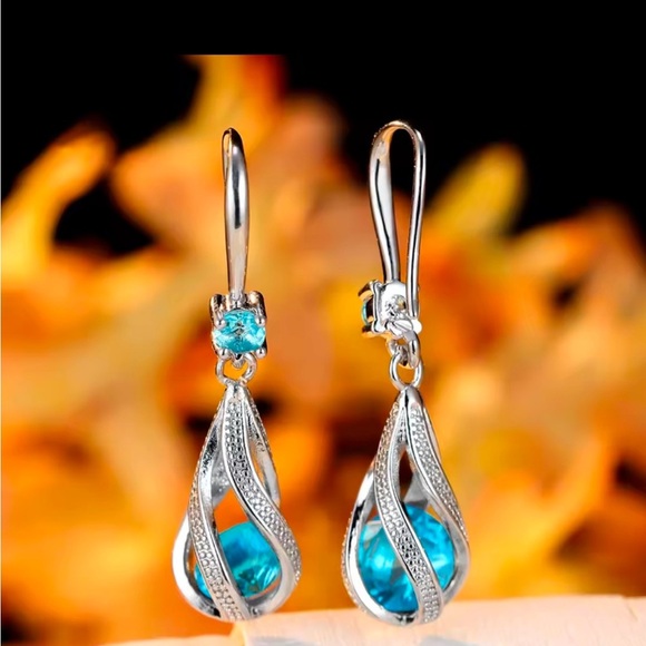 Jewelry - Women earrings with blue stones amazing looking
